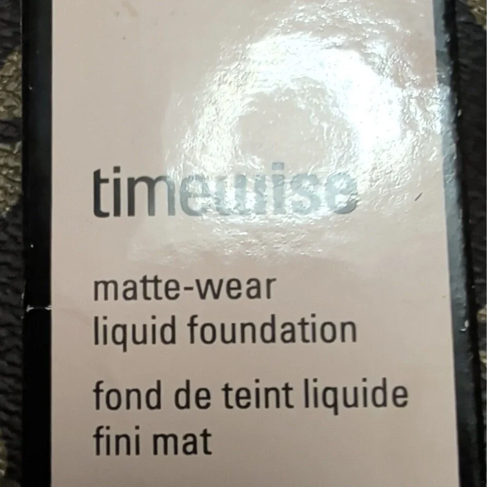 Mary Kay TimeWise Matte-Wear Liquid Foundation Ivory 5 Matte Oil-Free